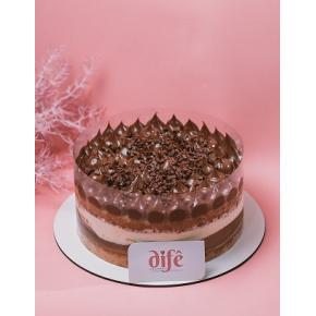 Bolo festivo MOUSSE DE CHOCOLATE COM NINHO serve 20 PORÇÕES
