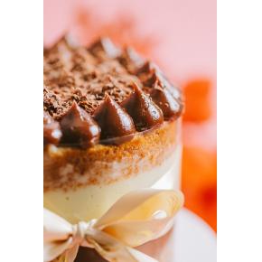 Bolo festivo    4 LEITES COM BRIGADEIRO GOURMET  - Serve  10 fatias