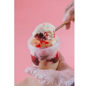 Tortinha Red velvet de ninho com frutas vermelhas