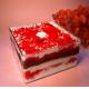 Torta Red velvet com Ninho e Frutas Vermelhas-CAIXA ACRILICA
